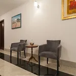 Luxury Near The בית הארחה