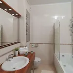 Luxury Near The בית הארחה 4*
