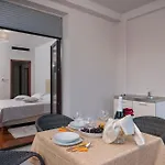 Luxury Near The בית הארחה 4*