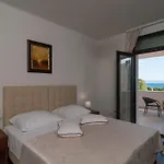 Luxury Near The בית הארחה ספליט