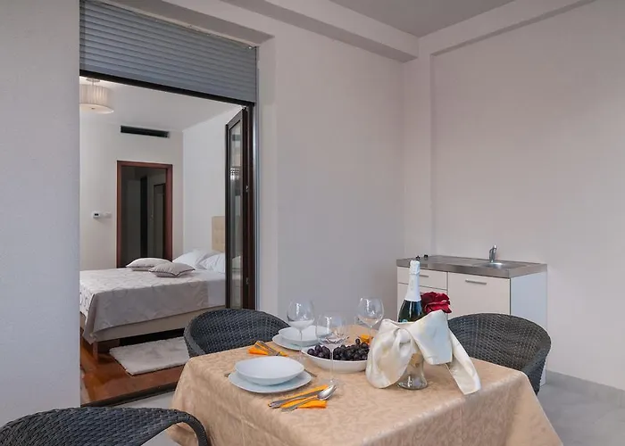 Luxury Near The Vendégház 4*