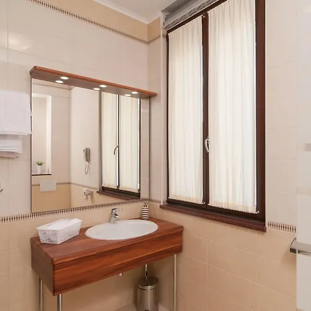 ゲストハウス Luxury Near The スプリト