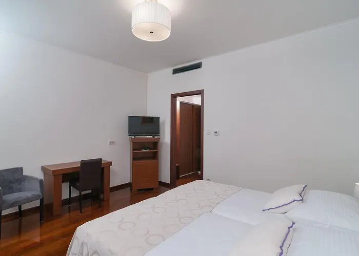 بيت ضيافة Luxury Near The 4*