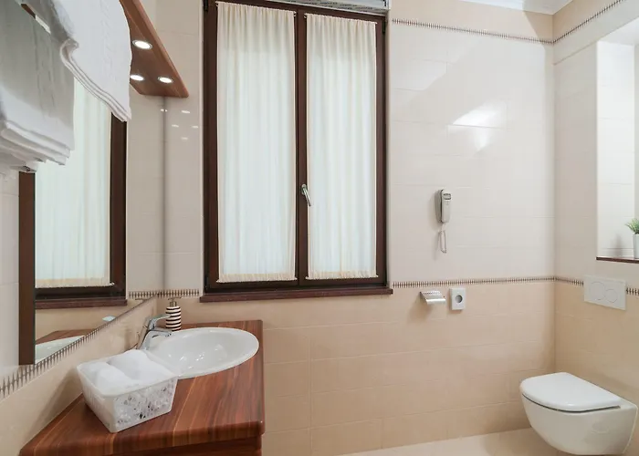 Luxury Near The Split